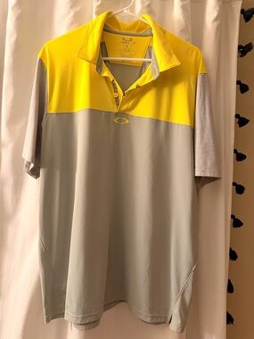 Oakley Men’s Yellow and Gray Two-Tone Golf Polo
